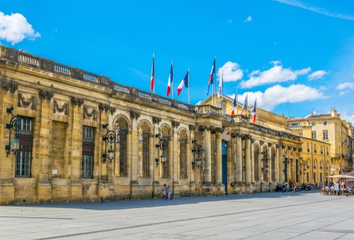 Vue extérieure du Palais Rohan à Bordeaux, France